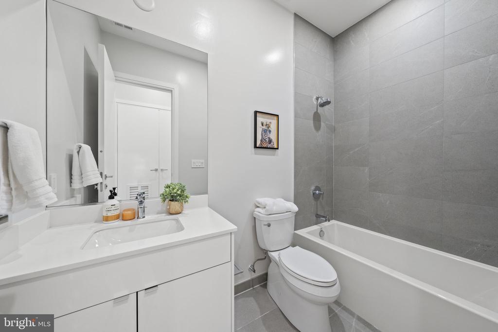 1708 16th STREET NW Unit: 3