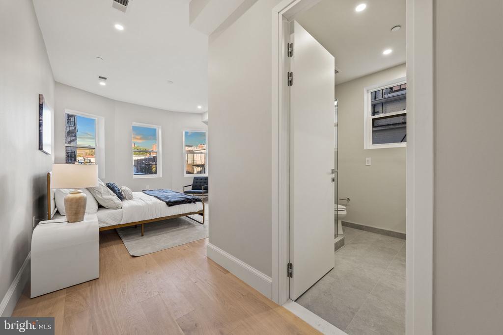 1708 16th STREET NW Unit: 4