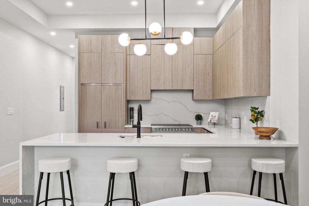1708 16th STREET NW Unit: 4