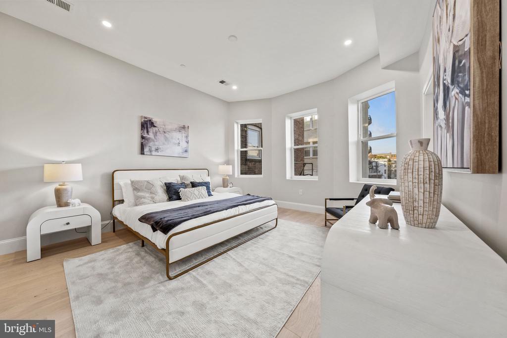 1708 16th STREET NW Unit: 4