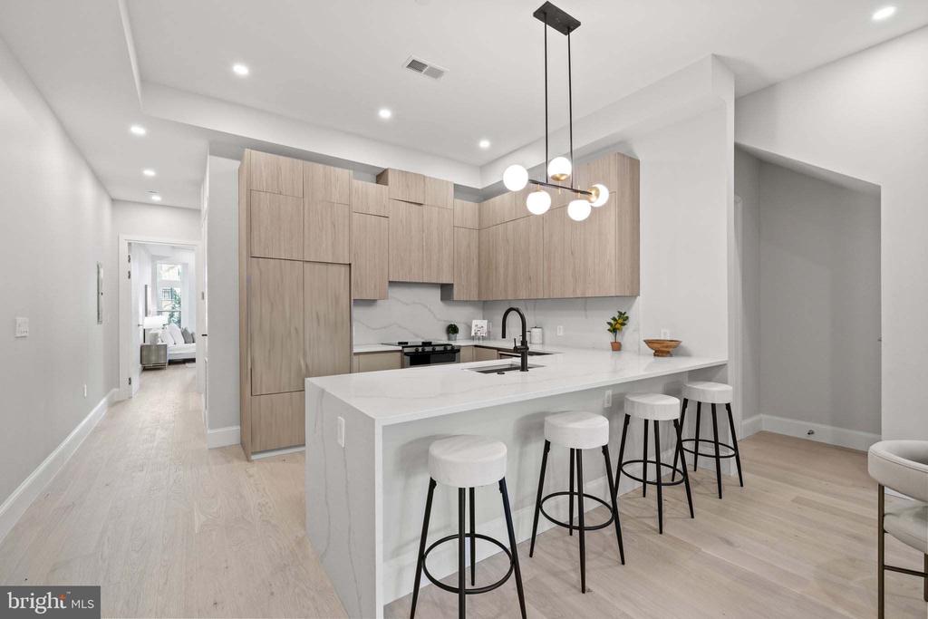 1708 16th STREET NW Unit: 4