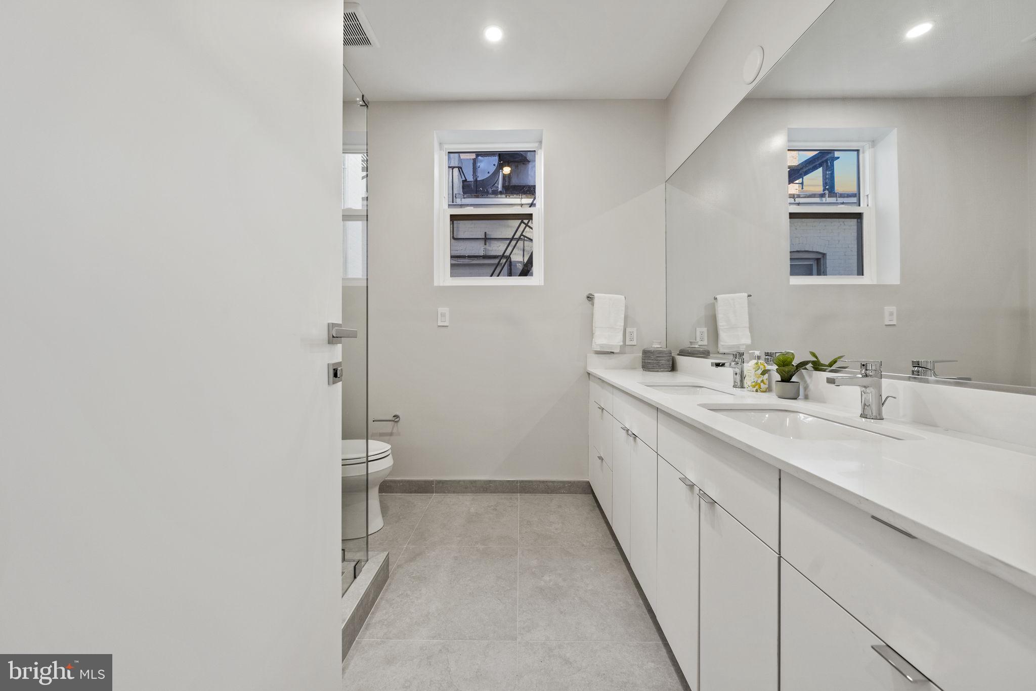 1708 16th STREET NW Unit: 4