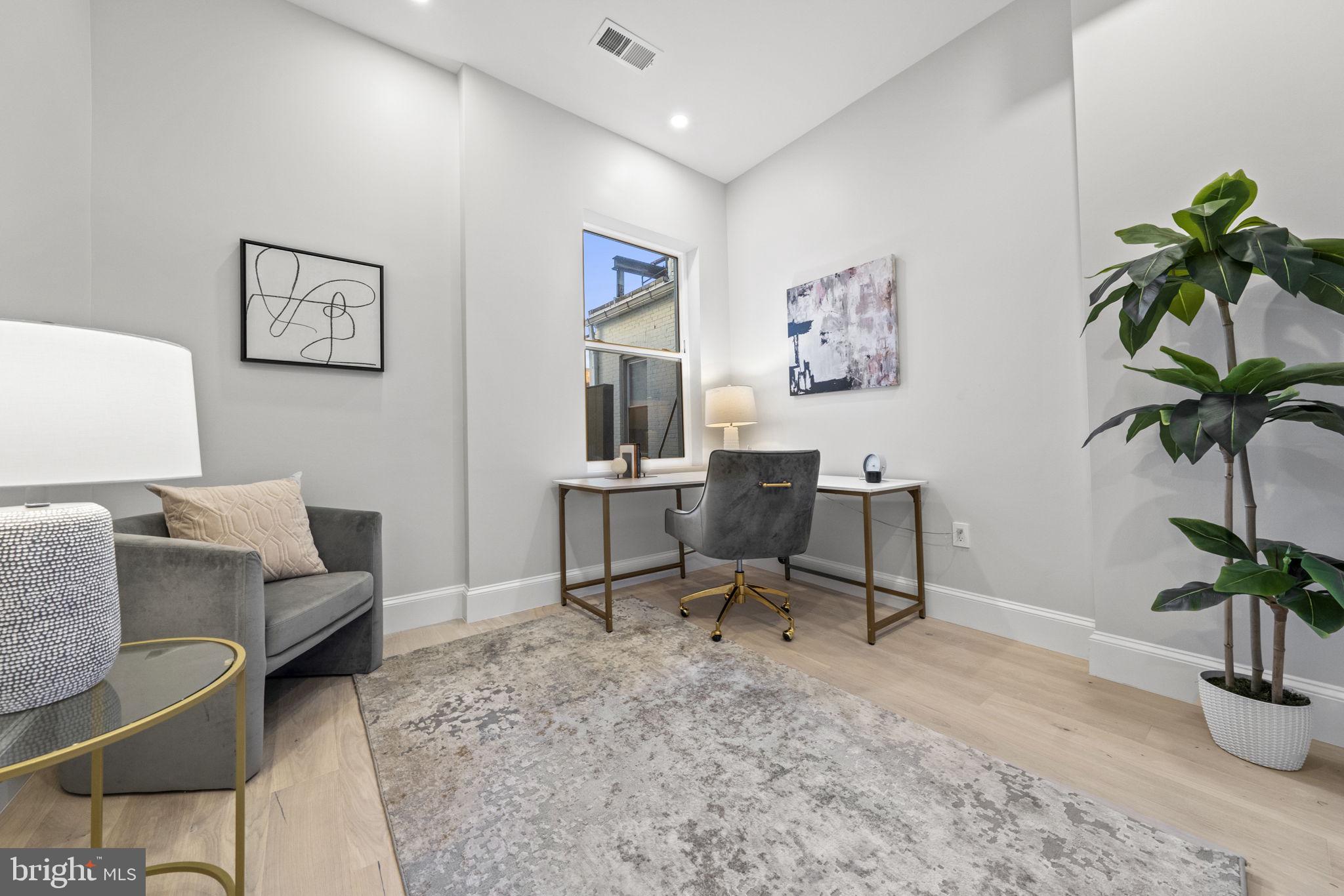 1708 16th STREET NW Unit: 4