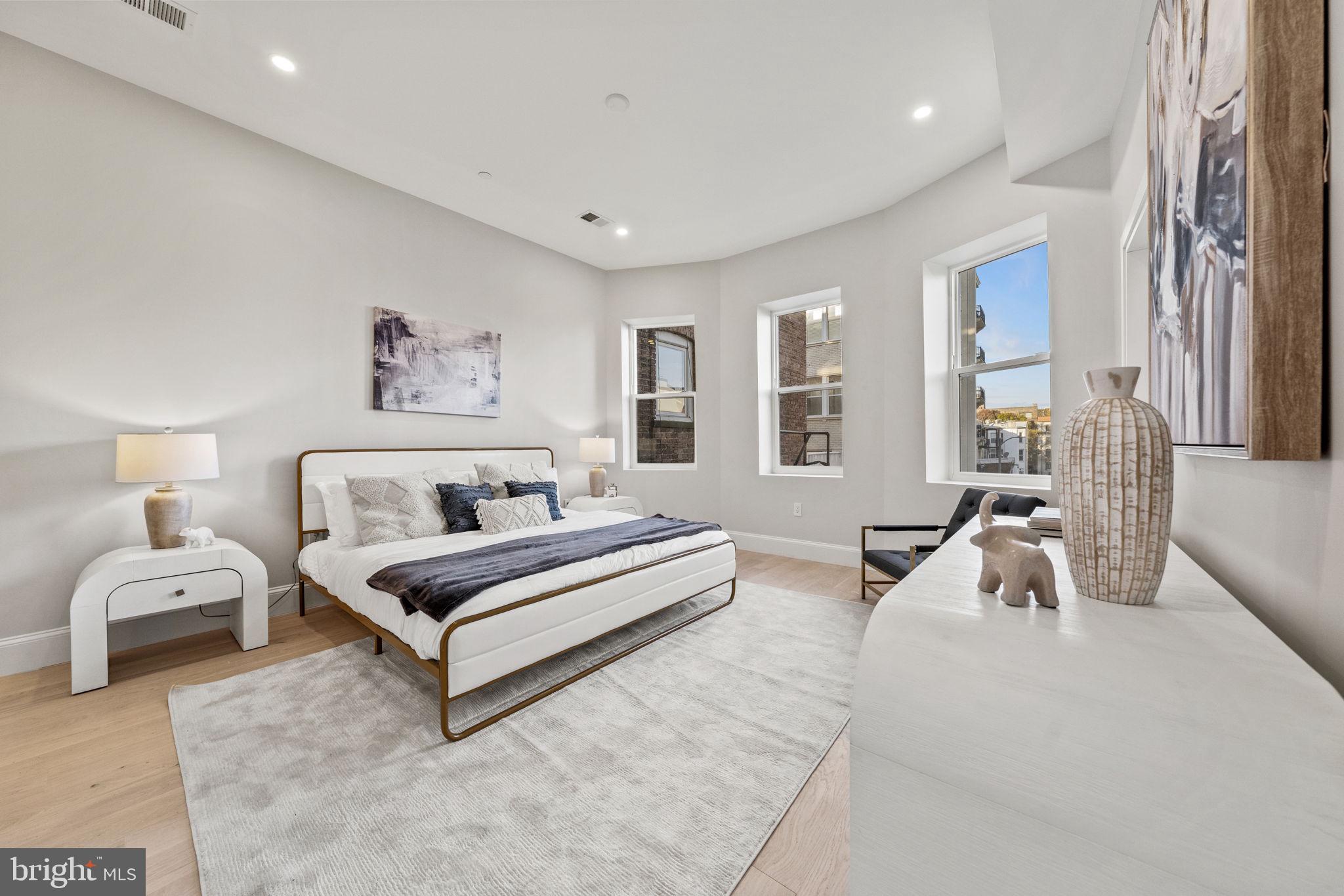 1708 16th STREET NW Unit: 4