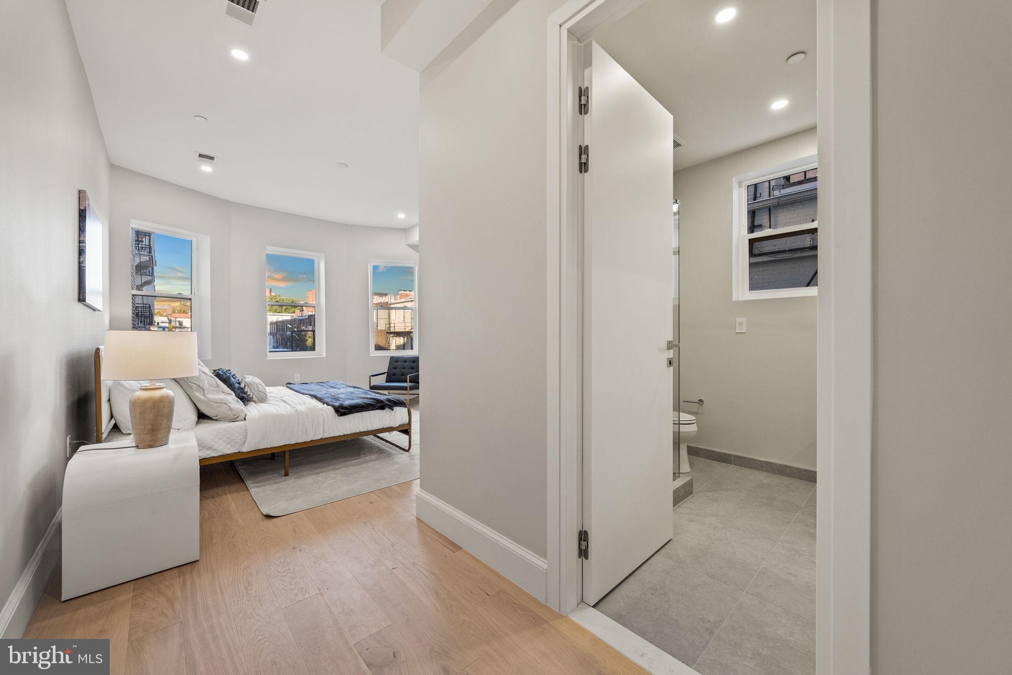 1708 16th STREET NW Unit: 4