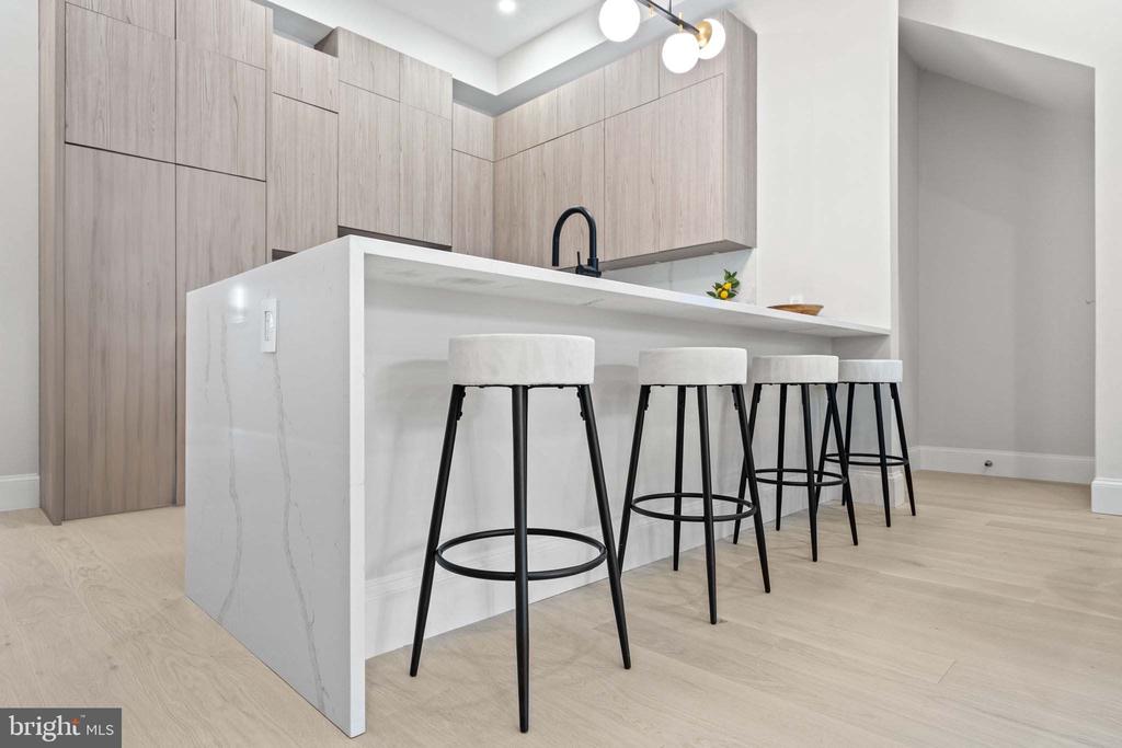 1708 16th STREET NW Unit: 4