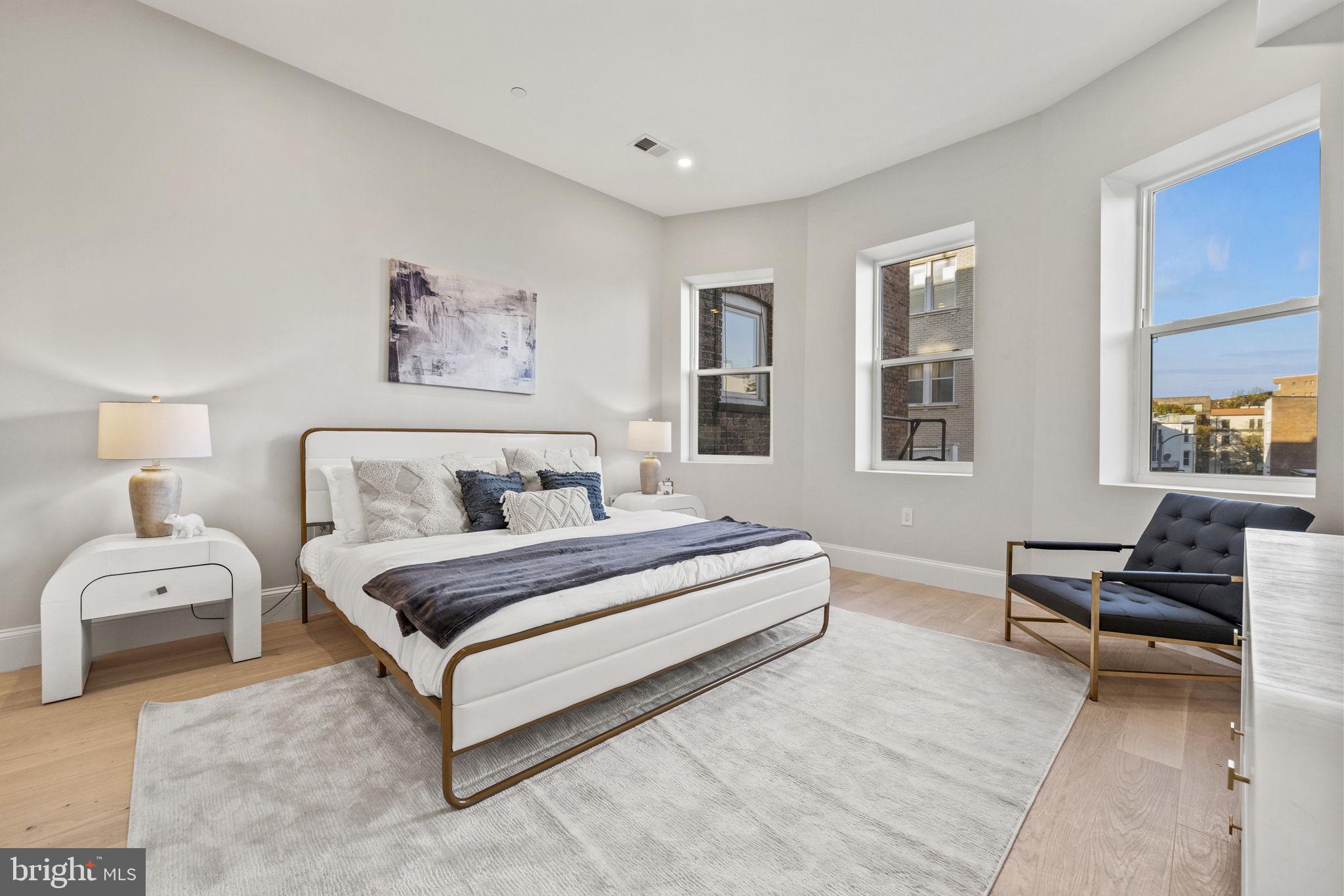 1708 16th STREET NW Unit: 4