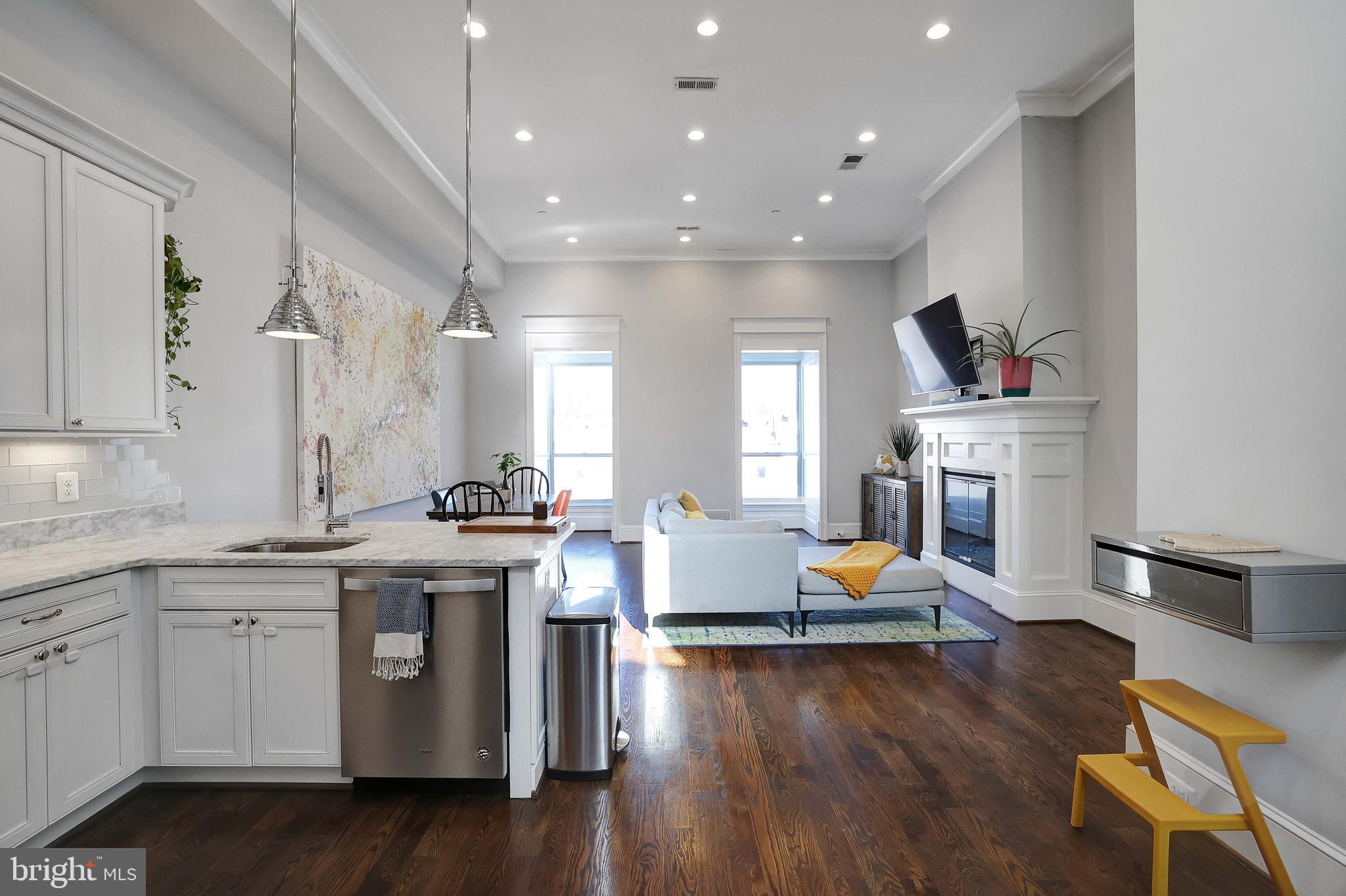 42 W St NW #3