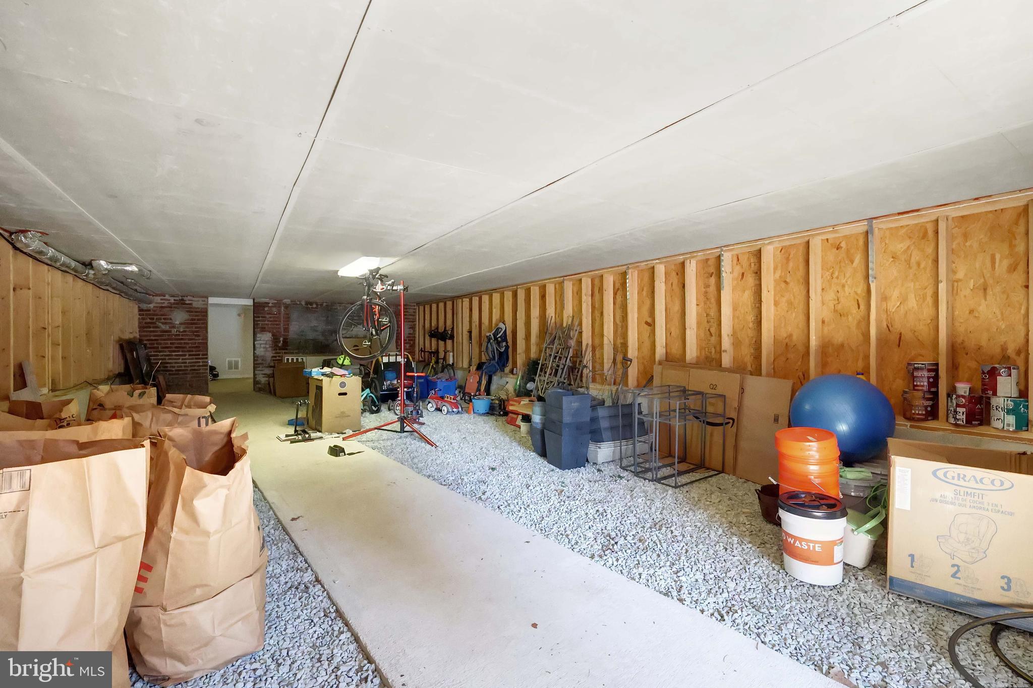 42 W St NW #3