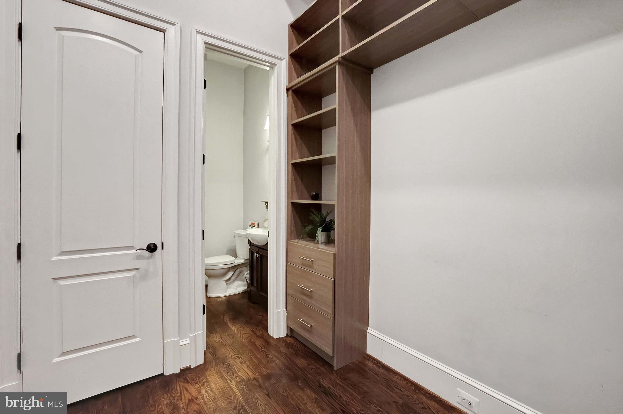 42 W St NW #3