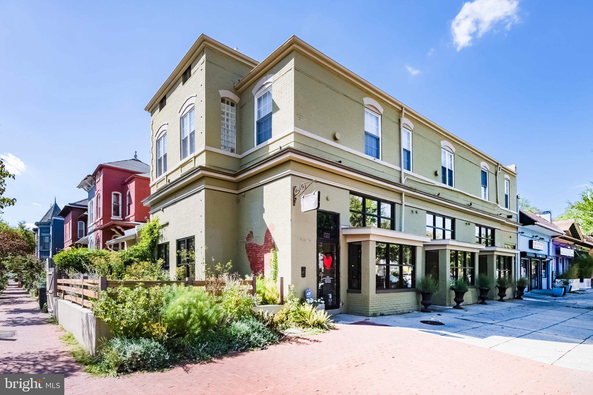 42 W St NW #3