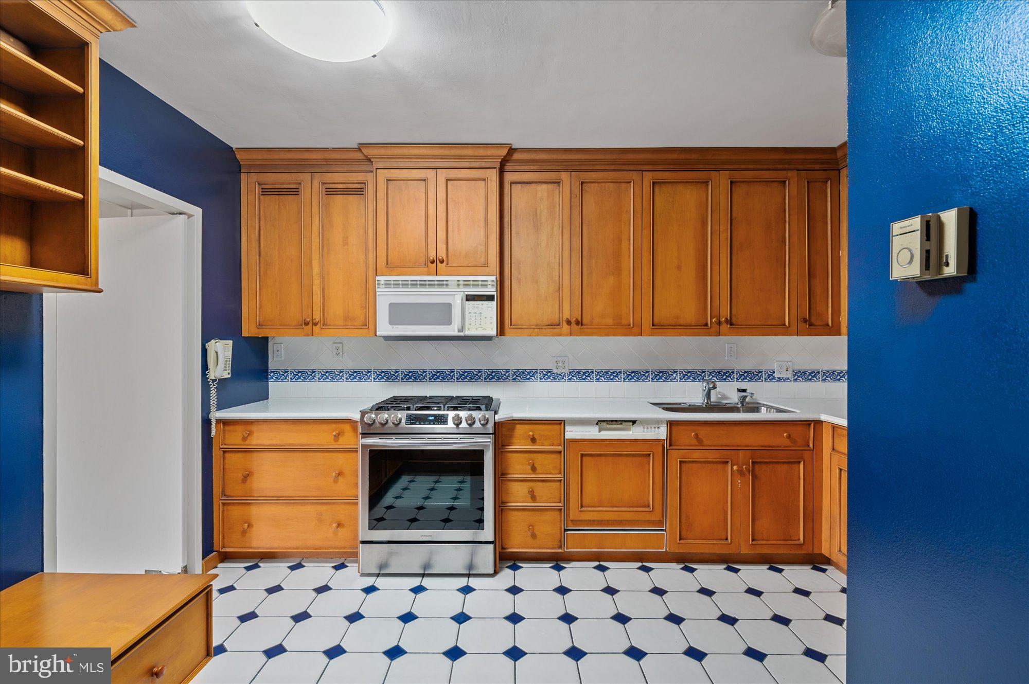 4100 Cathedral Ave NW #405