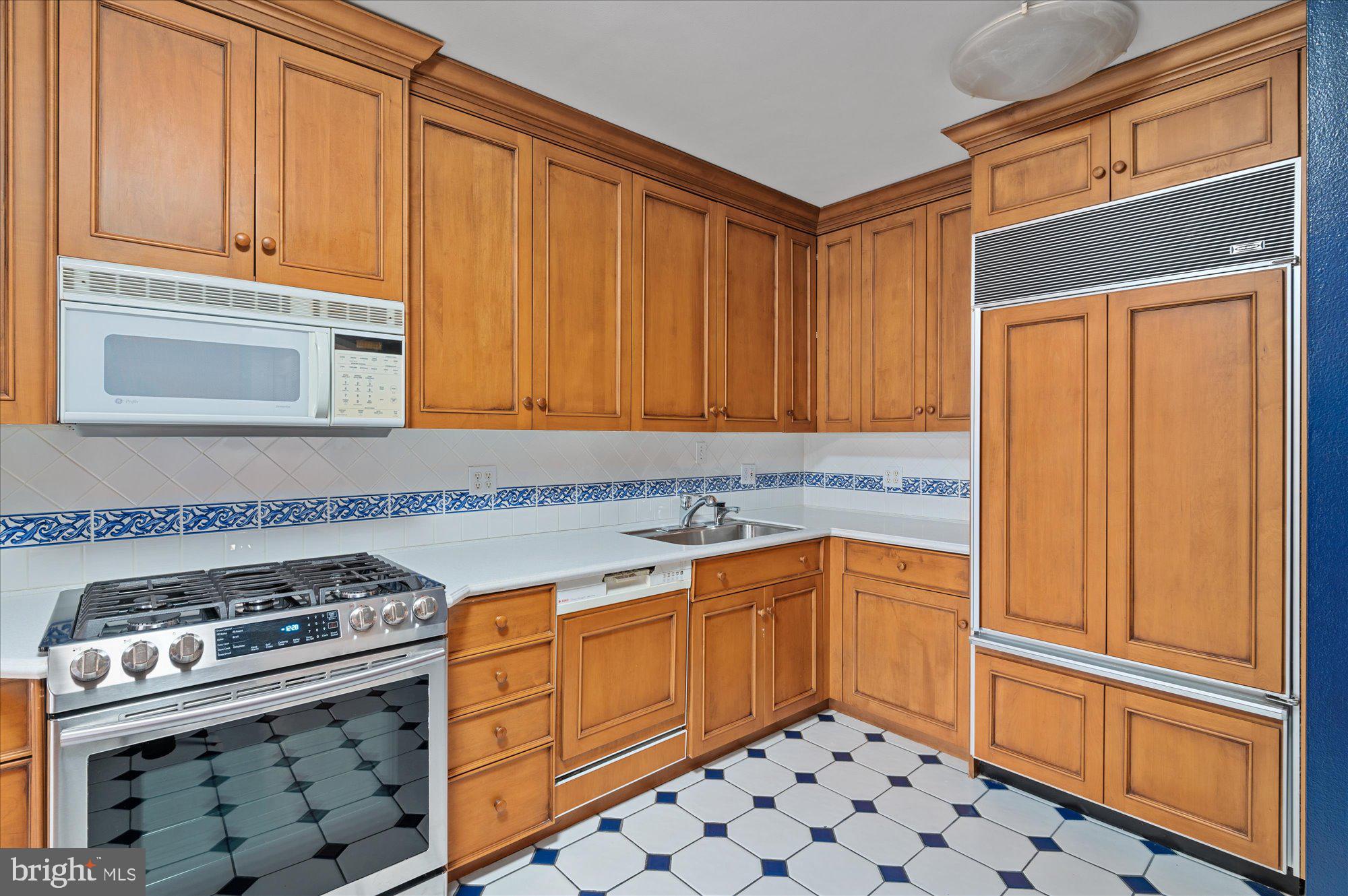 4100 Cathedral Ave NW #405