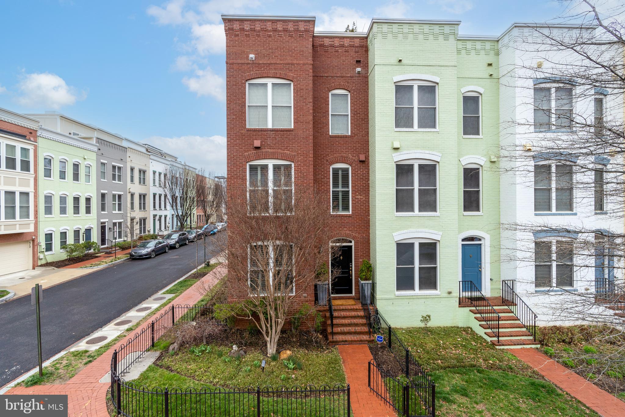 326 L St SE