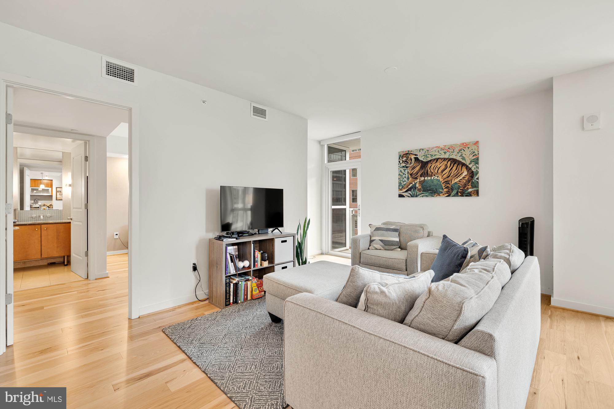 1025 1st St SE #406