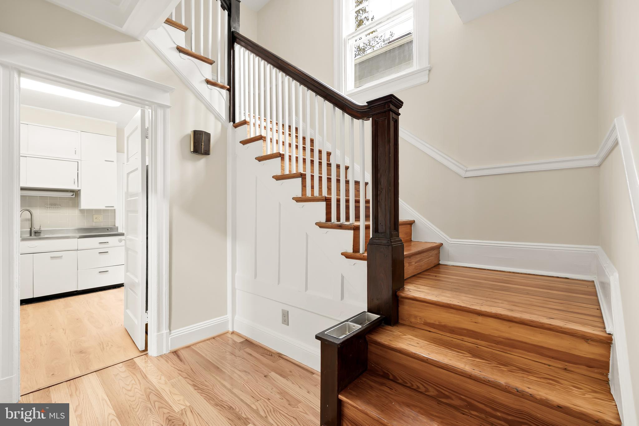 3737 Kanawha St NW