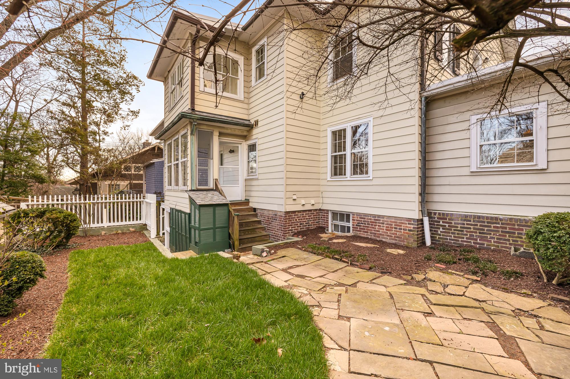 3737 Kanawha St NW