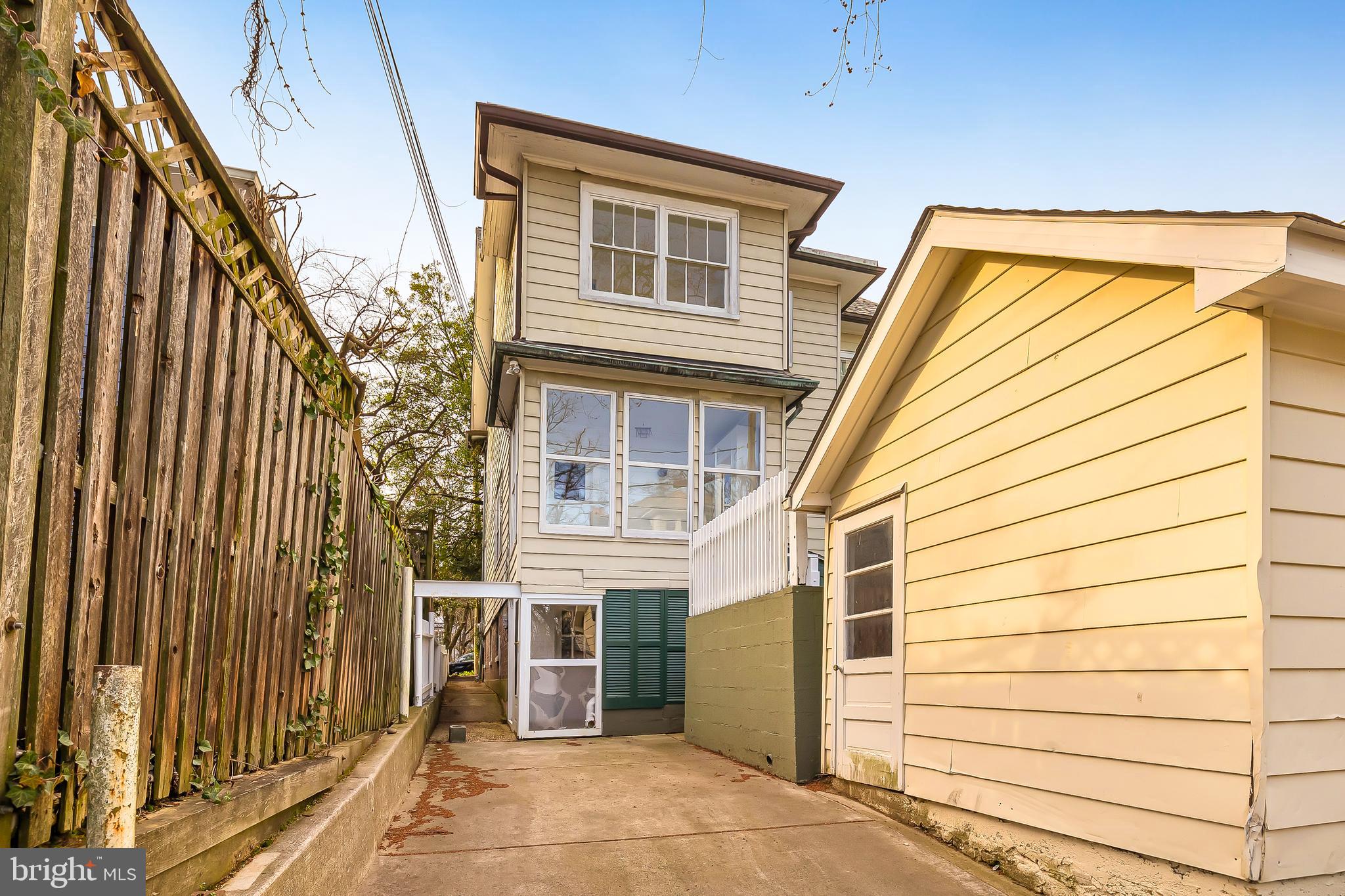 3737 Kanawha St NW