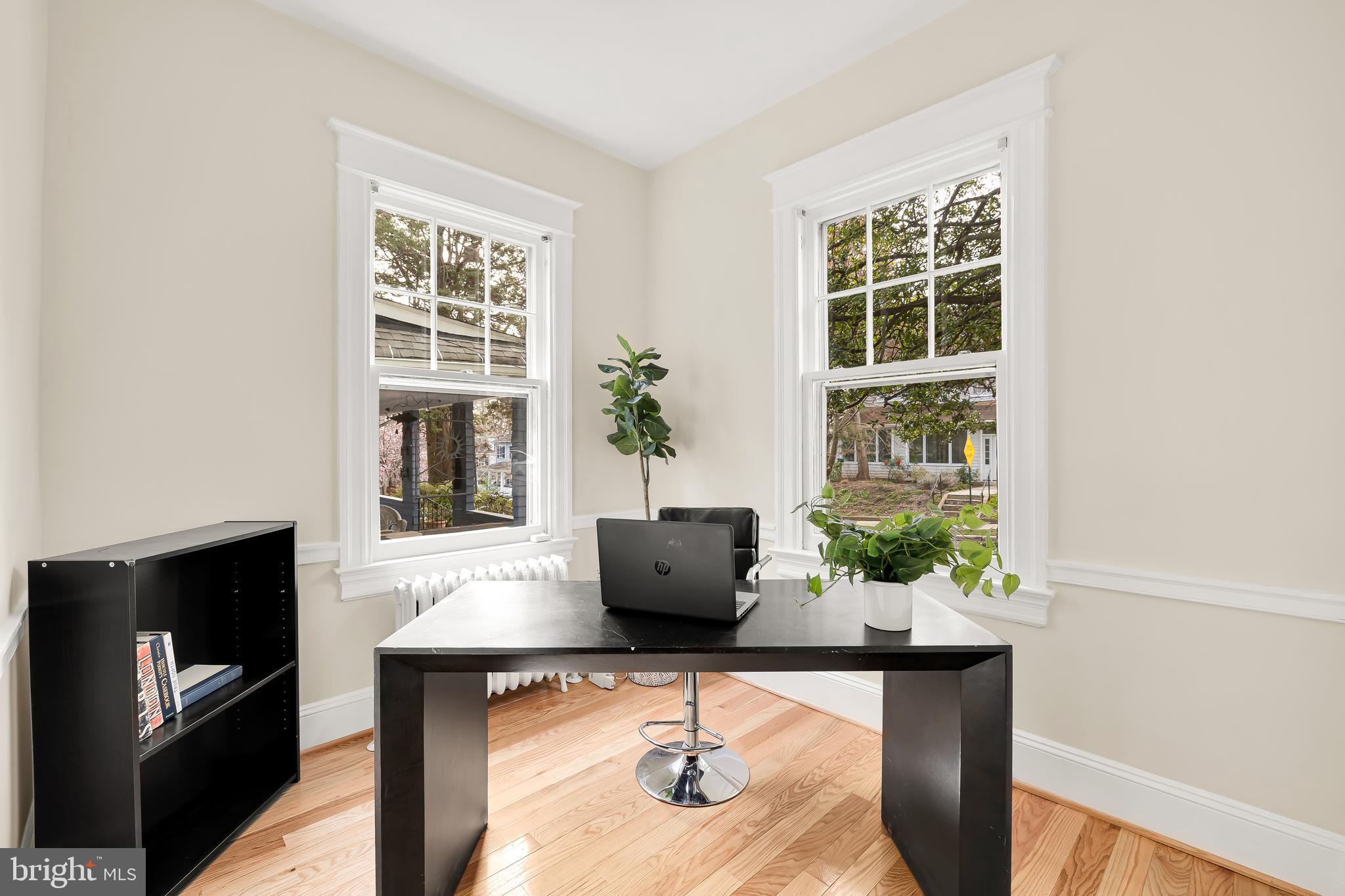3737 Kanawha St NW