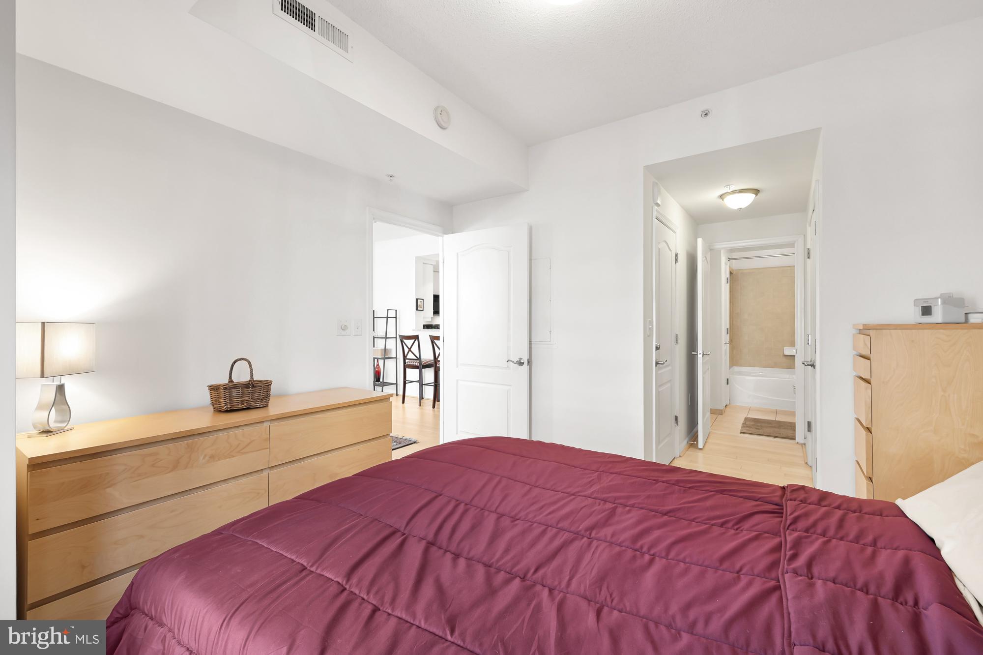 1111 11th St NW #204