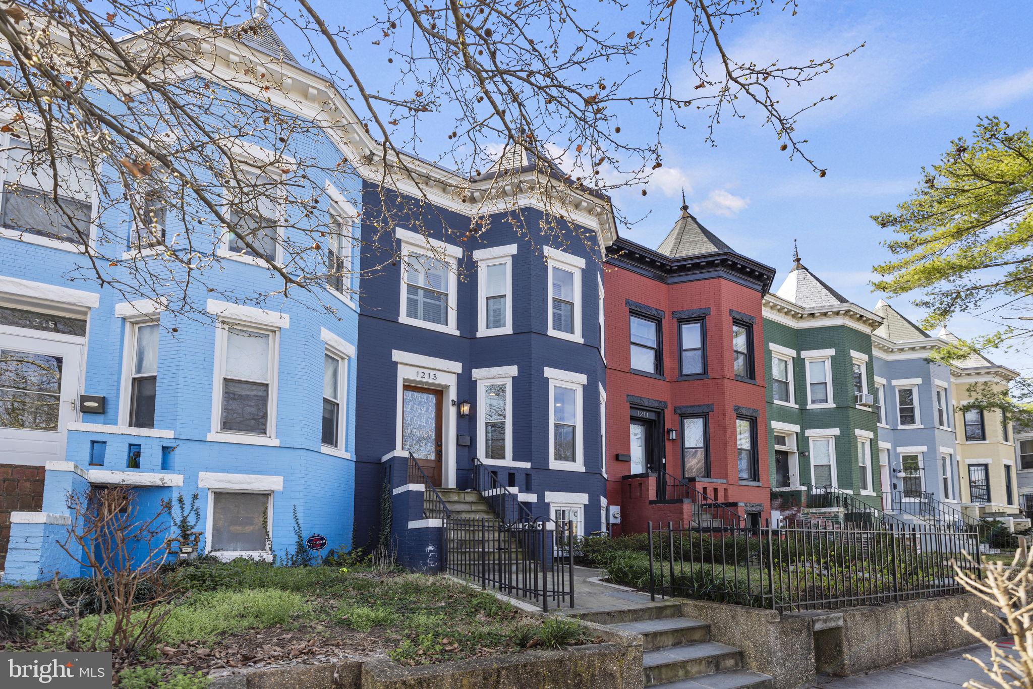 1213 F St NE