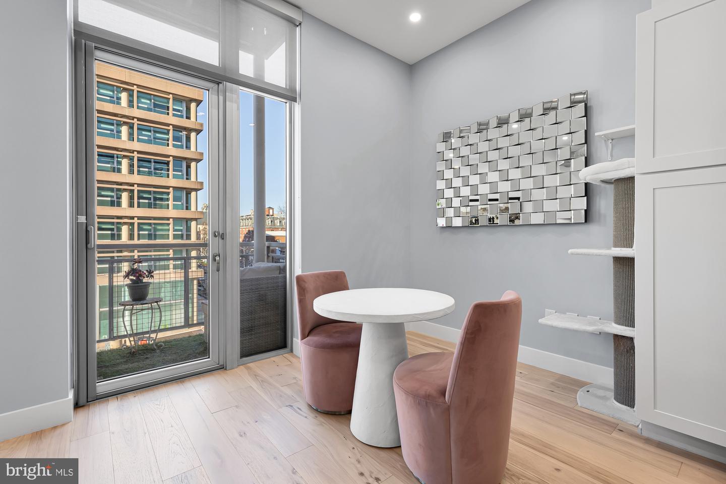 1390 V St NW #303