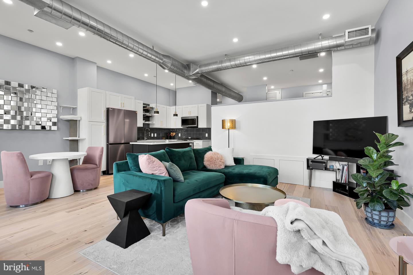 1390 V St NW #303