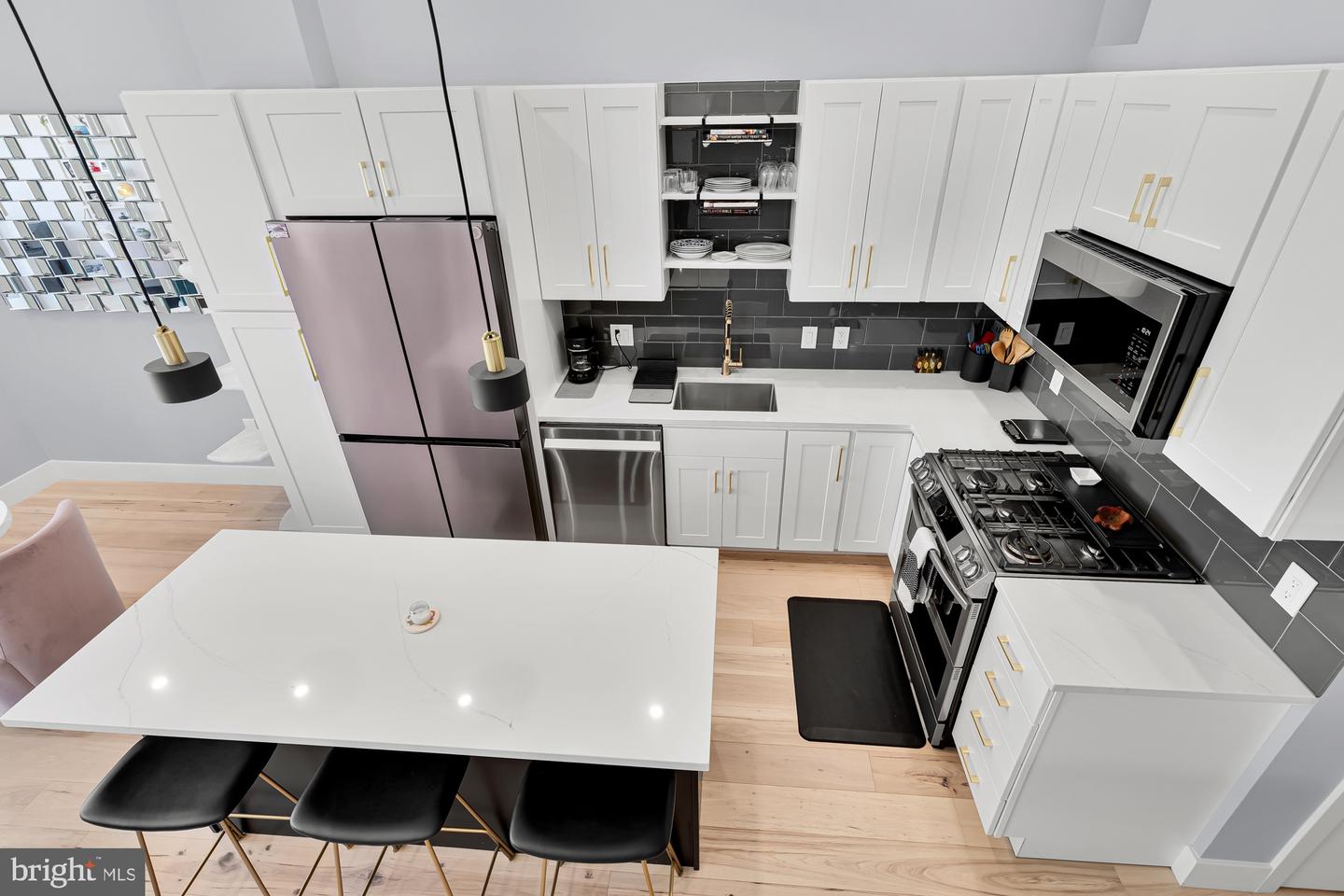 1390 V St NW #303