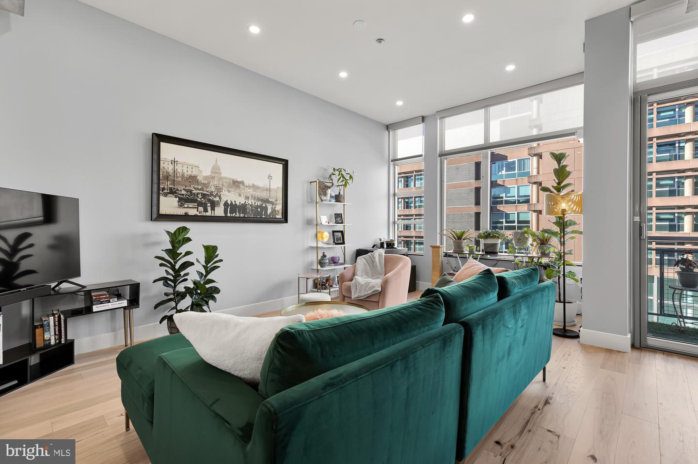 1390 V St NW #303