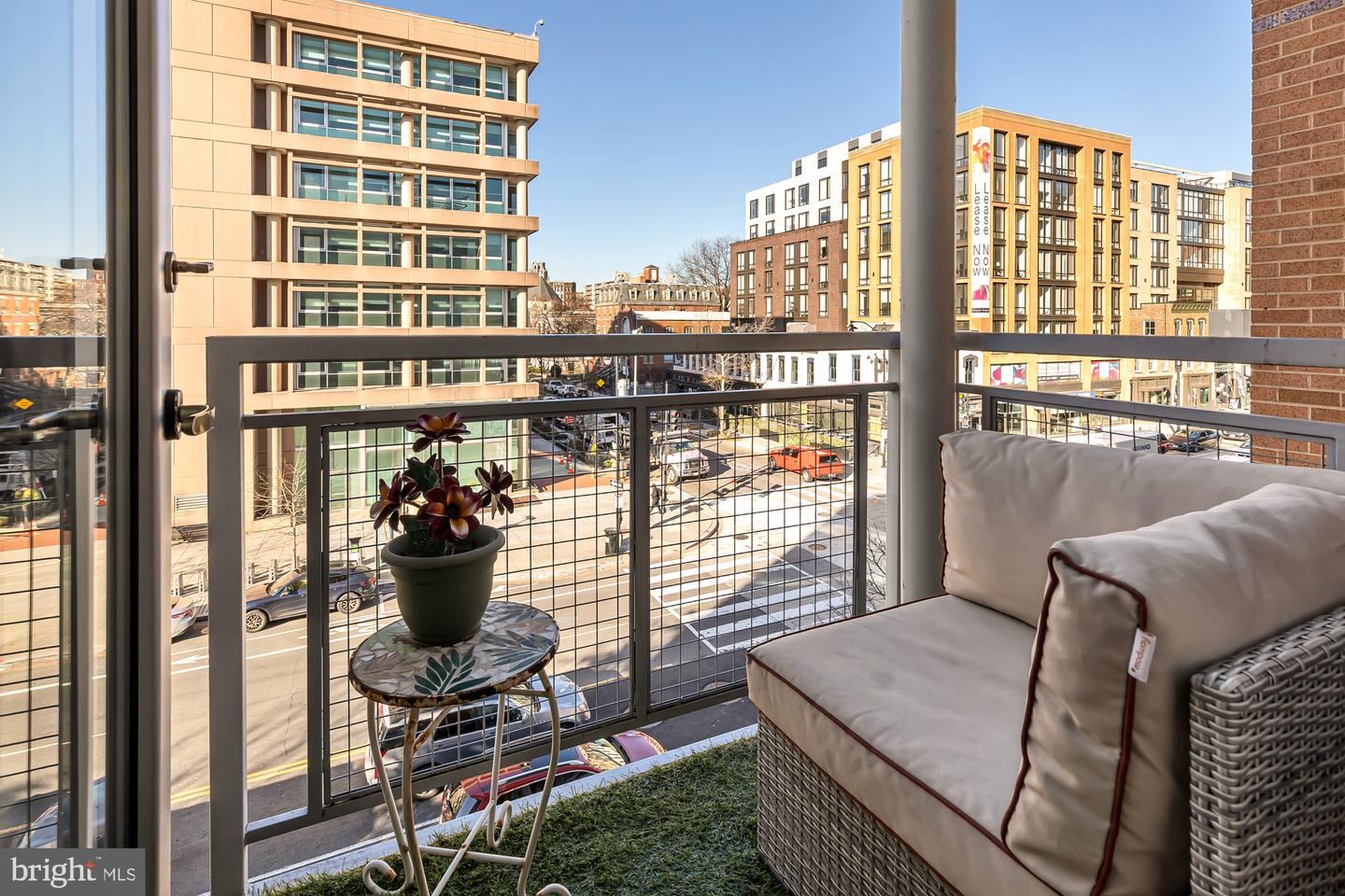 1390 V St NW #303