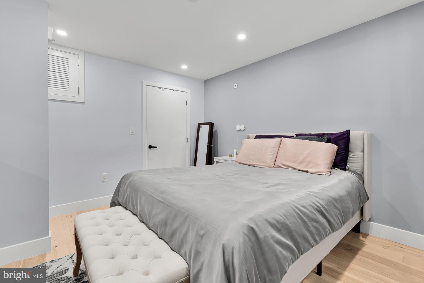 1390 V St NW #303
