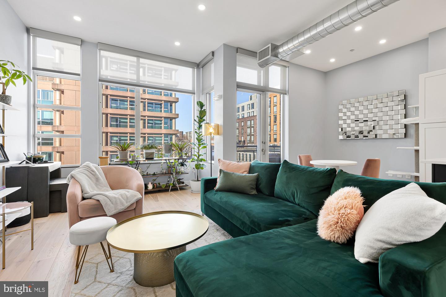 1390 V St NW #303
