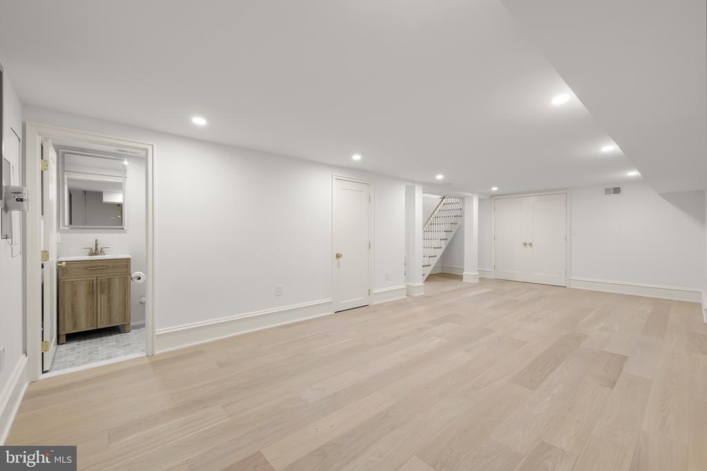 3328 N St NW