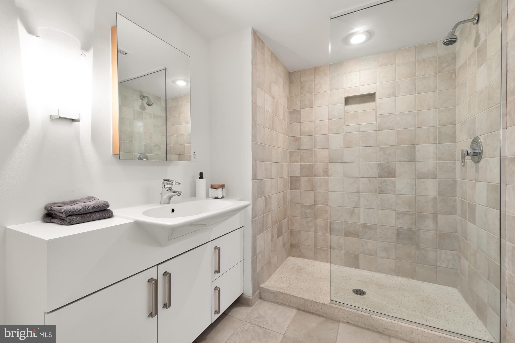1390 V St NW #421