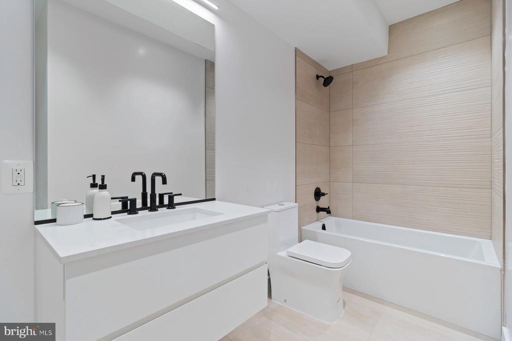 1525 P ST NW #2