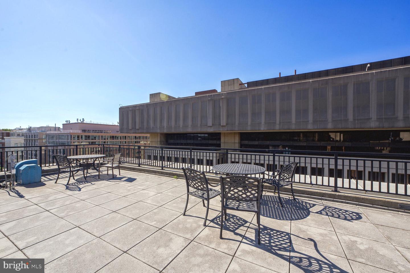 915 E E ST NW #1006