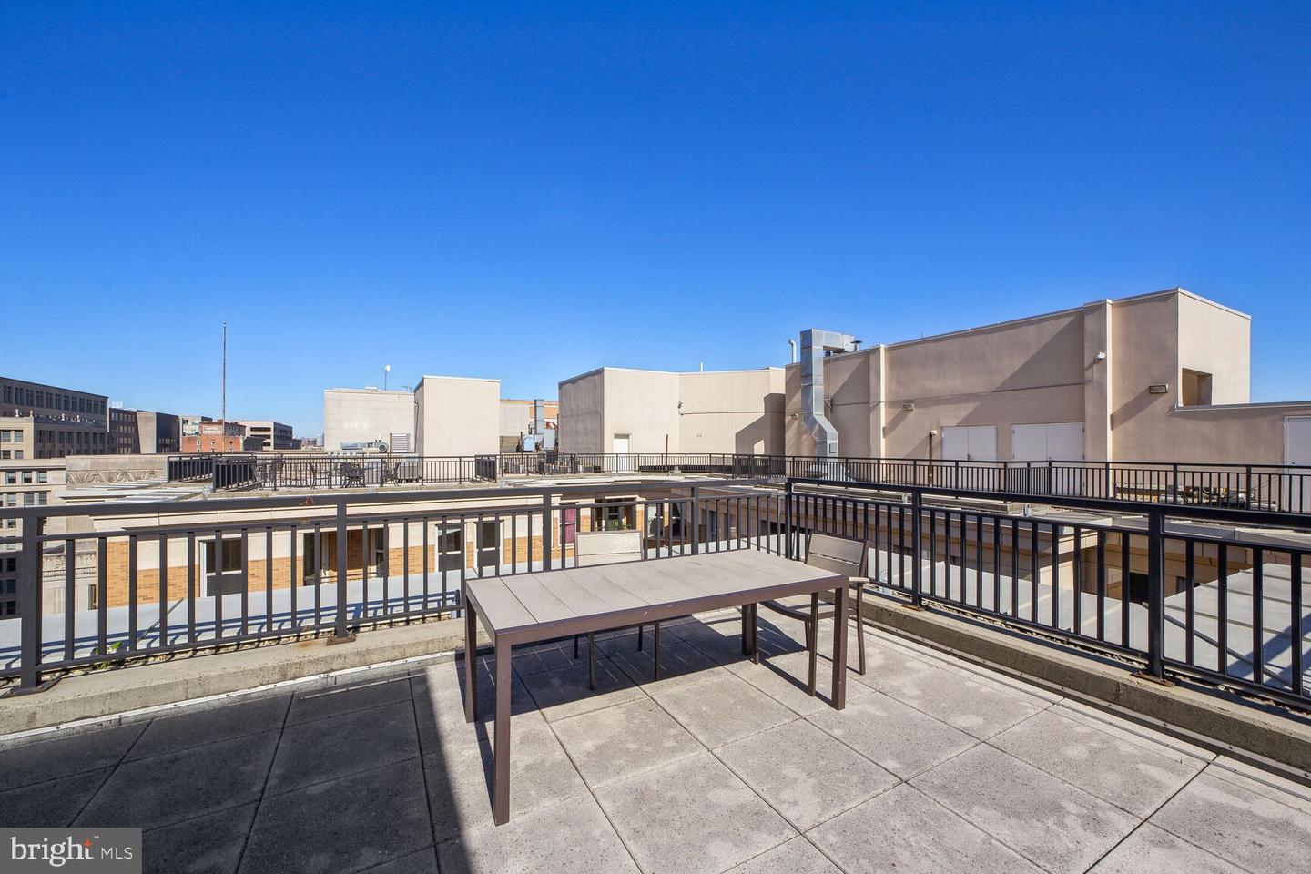 915 E E ST NW #1006