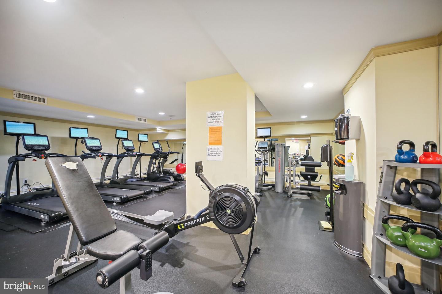 915 E E ST NW #1006