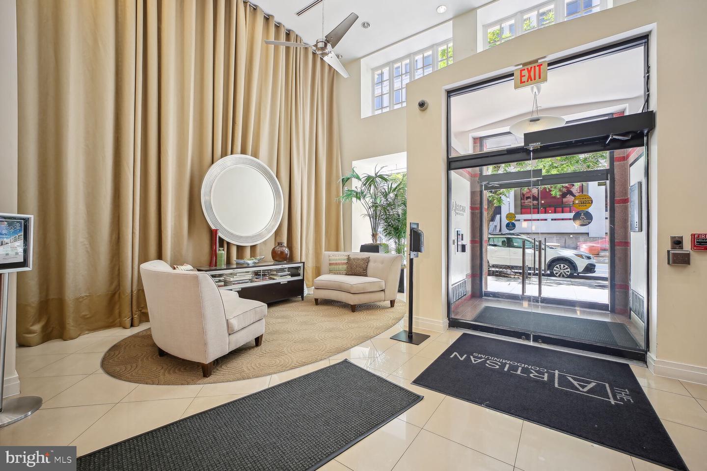 915 E E ST NW #1006