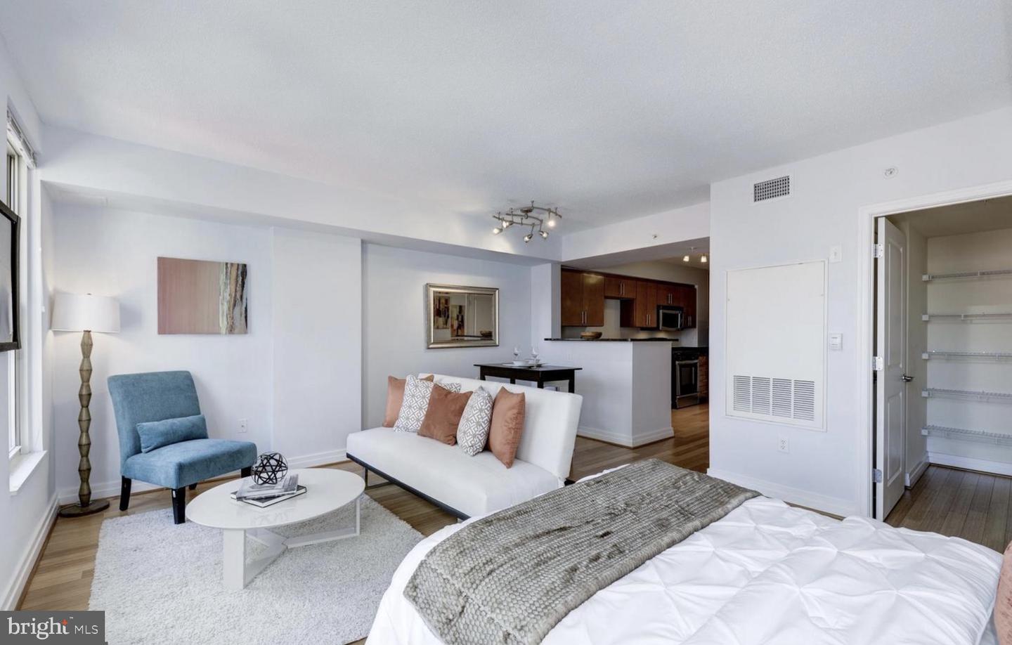 915 E E ST NW #1006