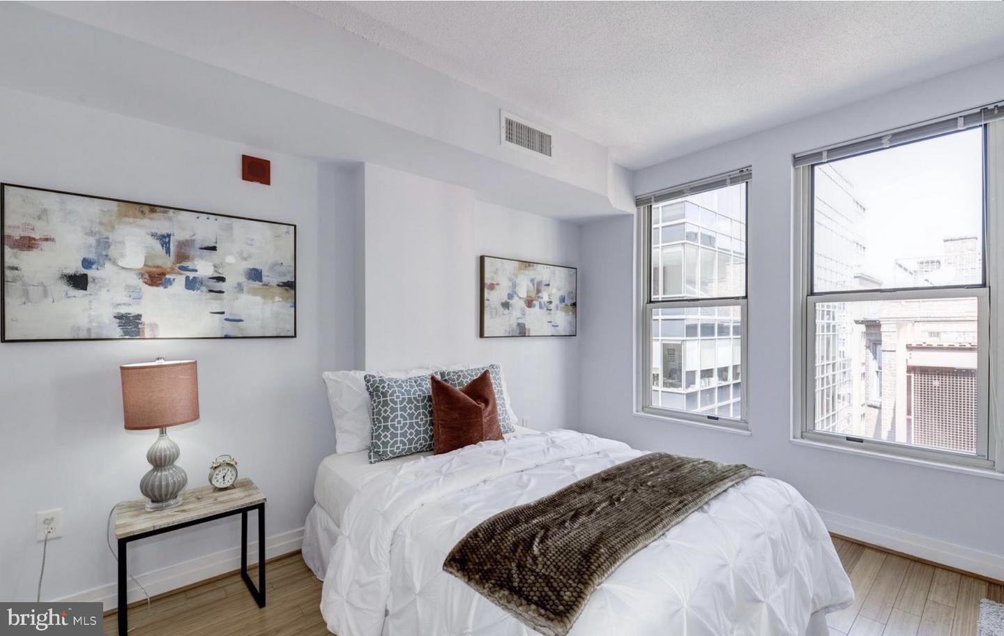 915 E E ST NW #1006