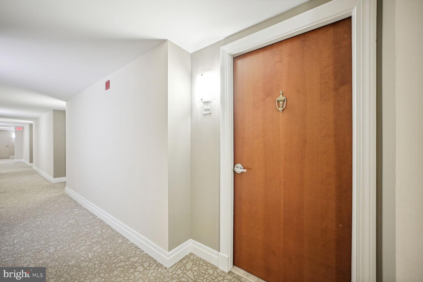 915 E E ST NW #1006