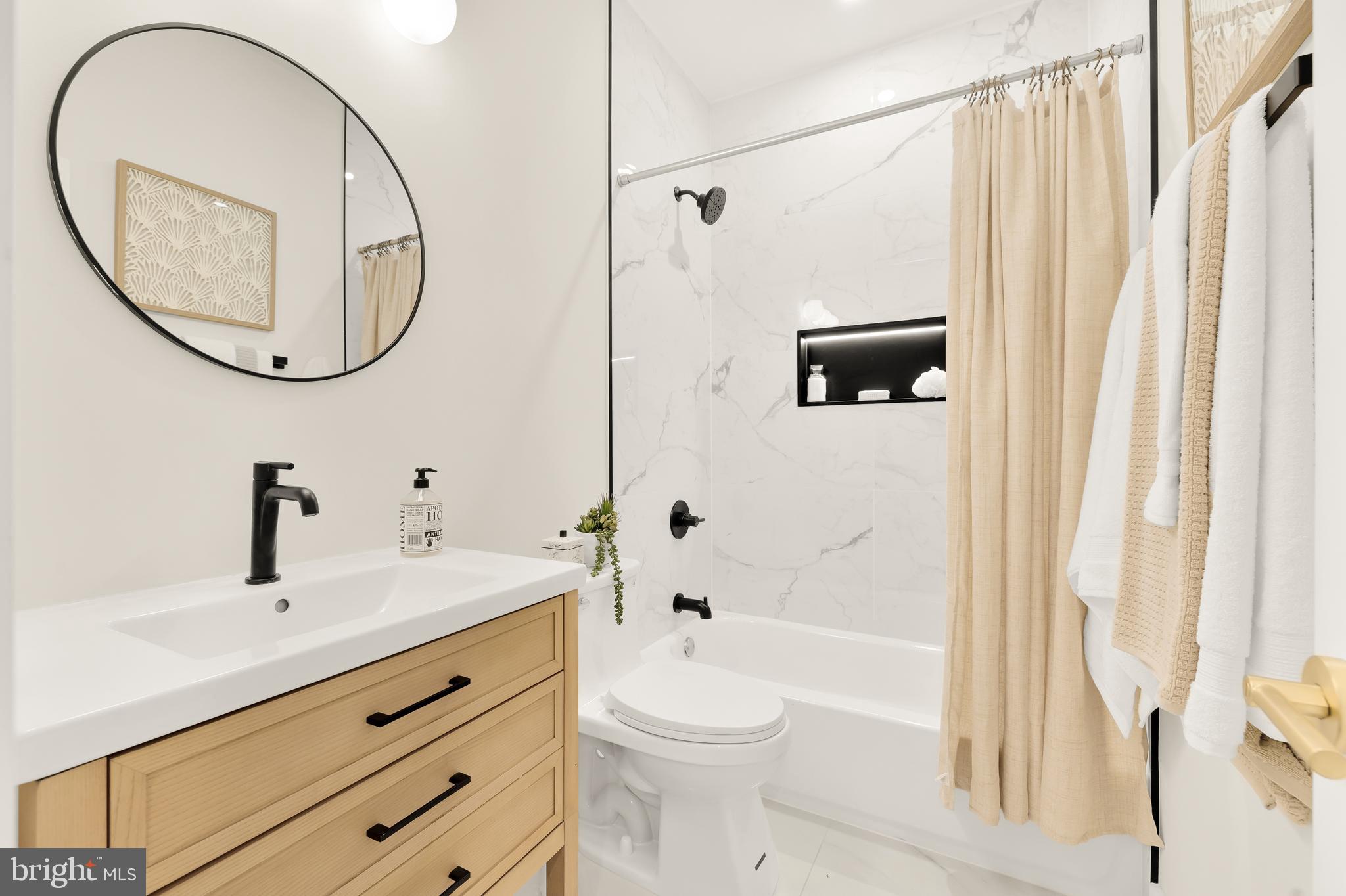 147 Adams St NW