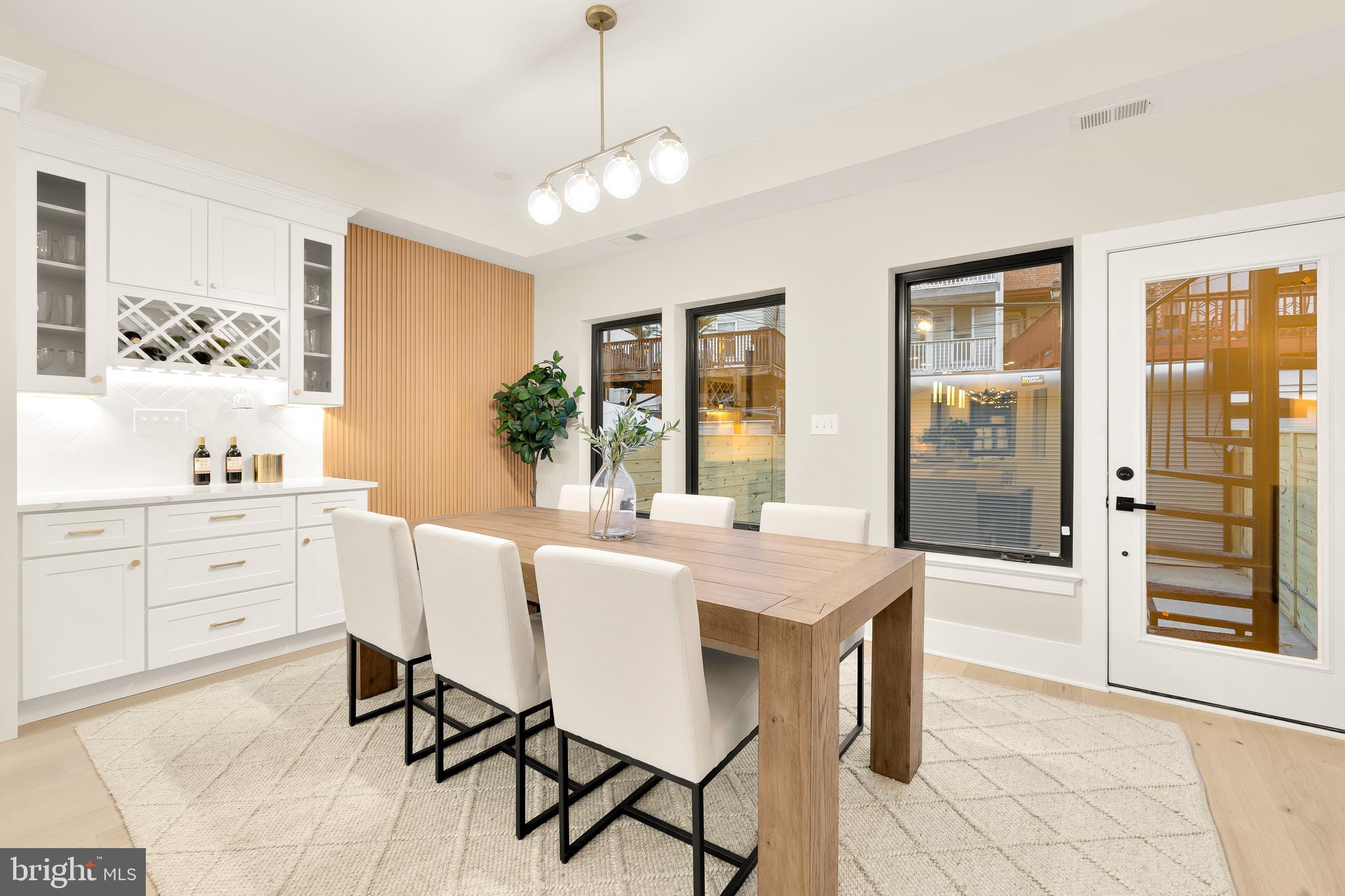 147 Adams St NW