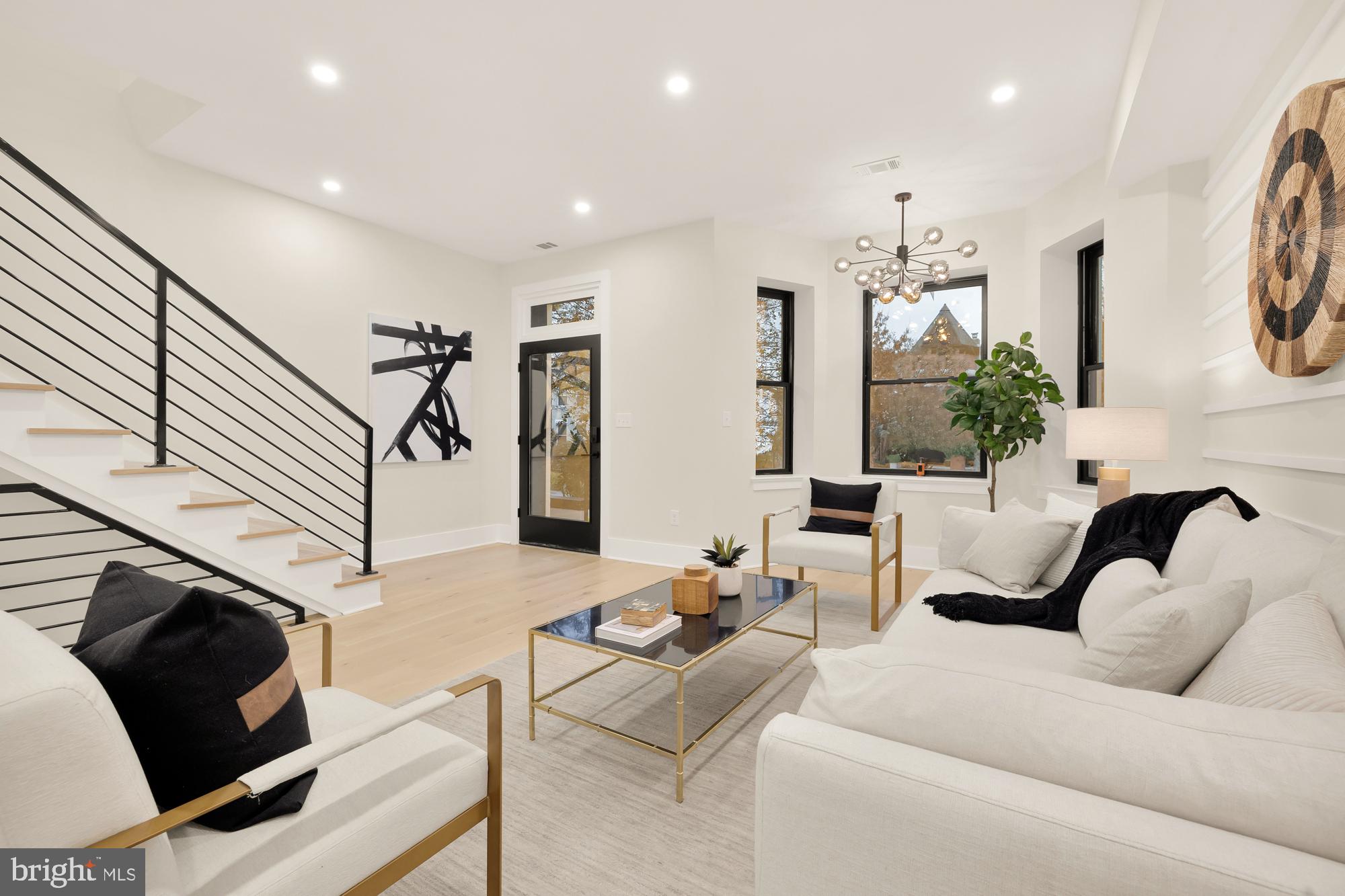 147 Adams St NW