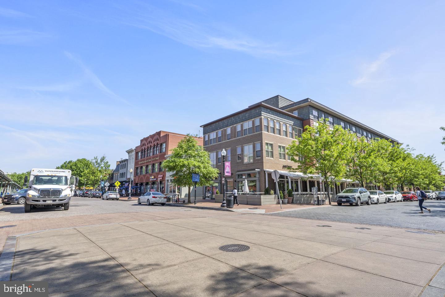 1324 E St SE #205