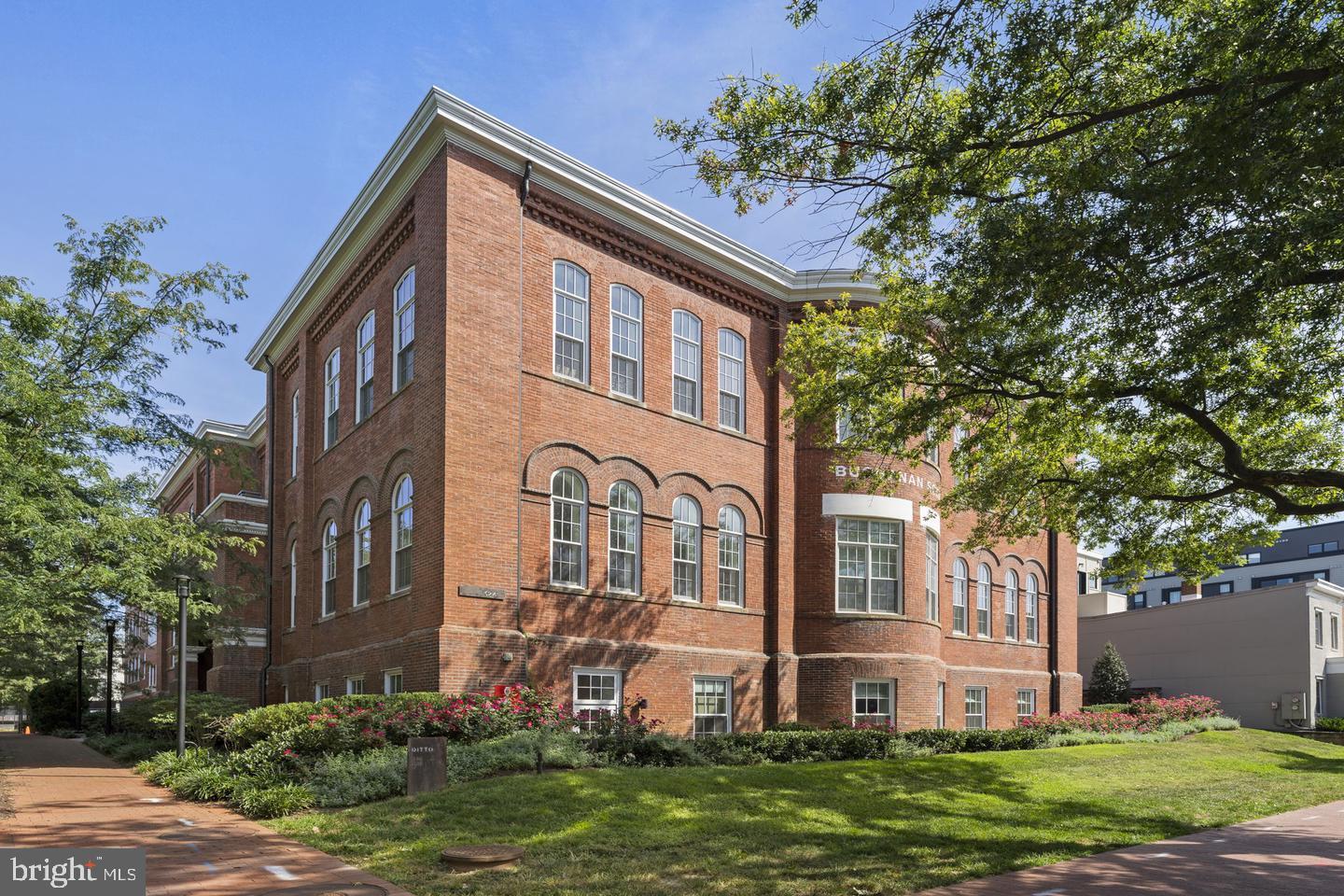 1324 E St SE #205