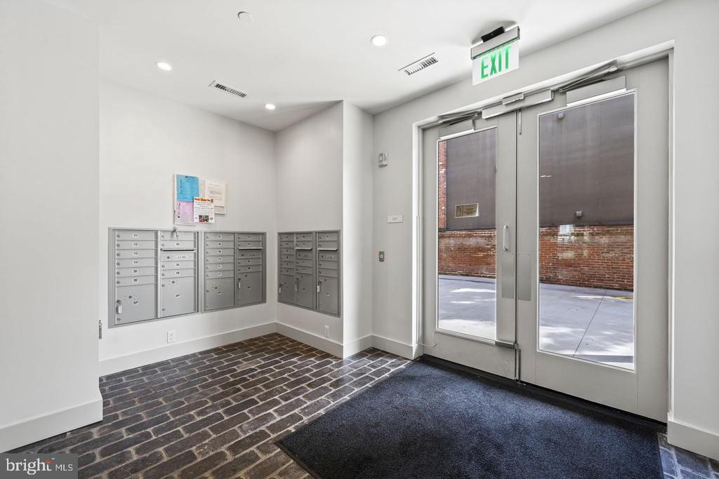 1324 E St SE #205