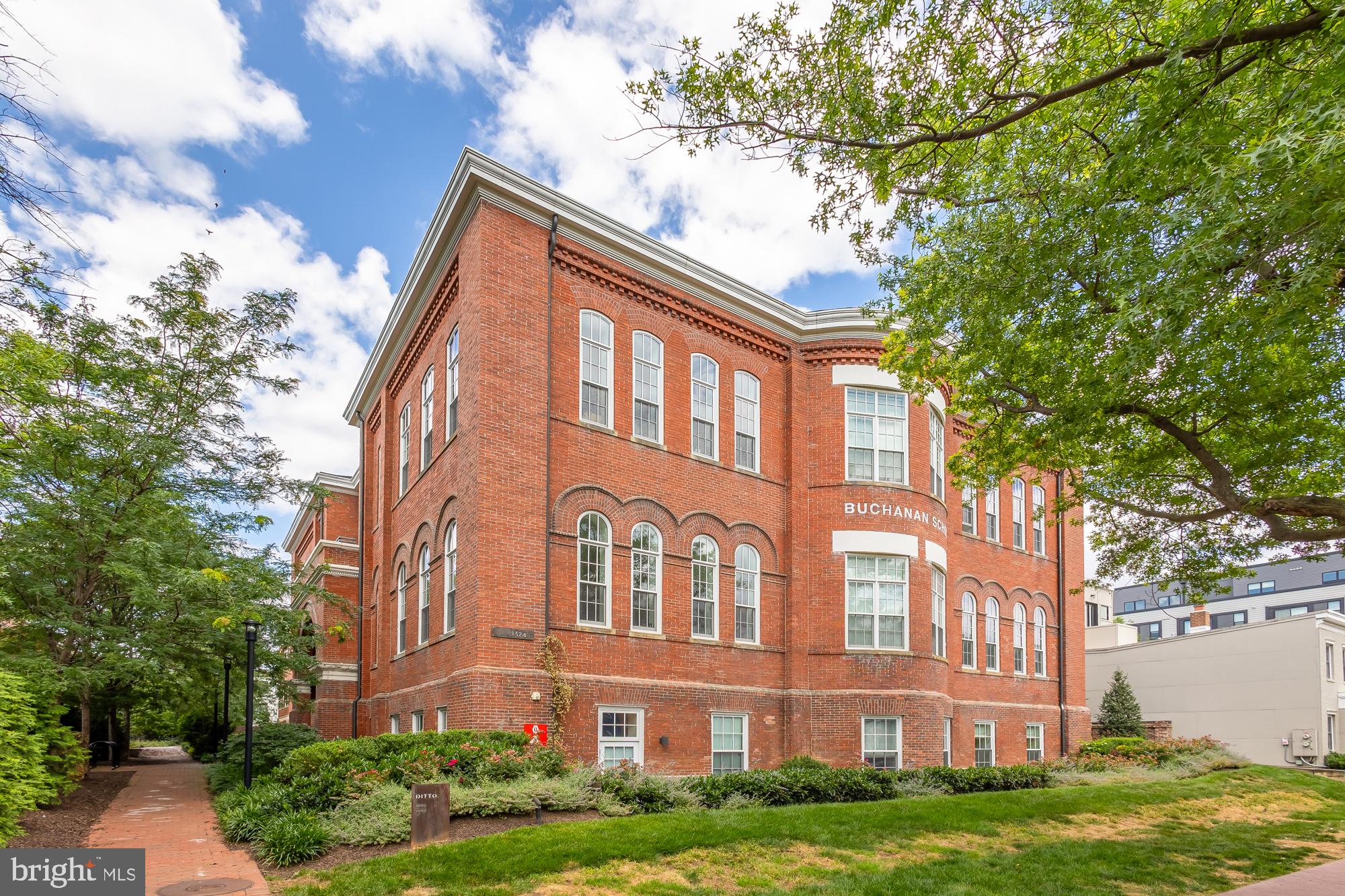 1324 E St SE #205