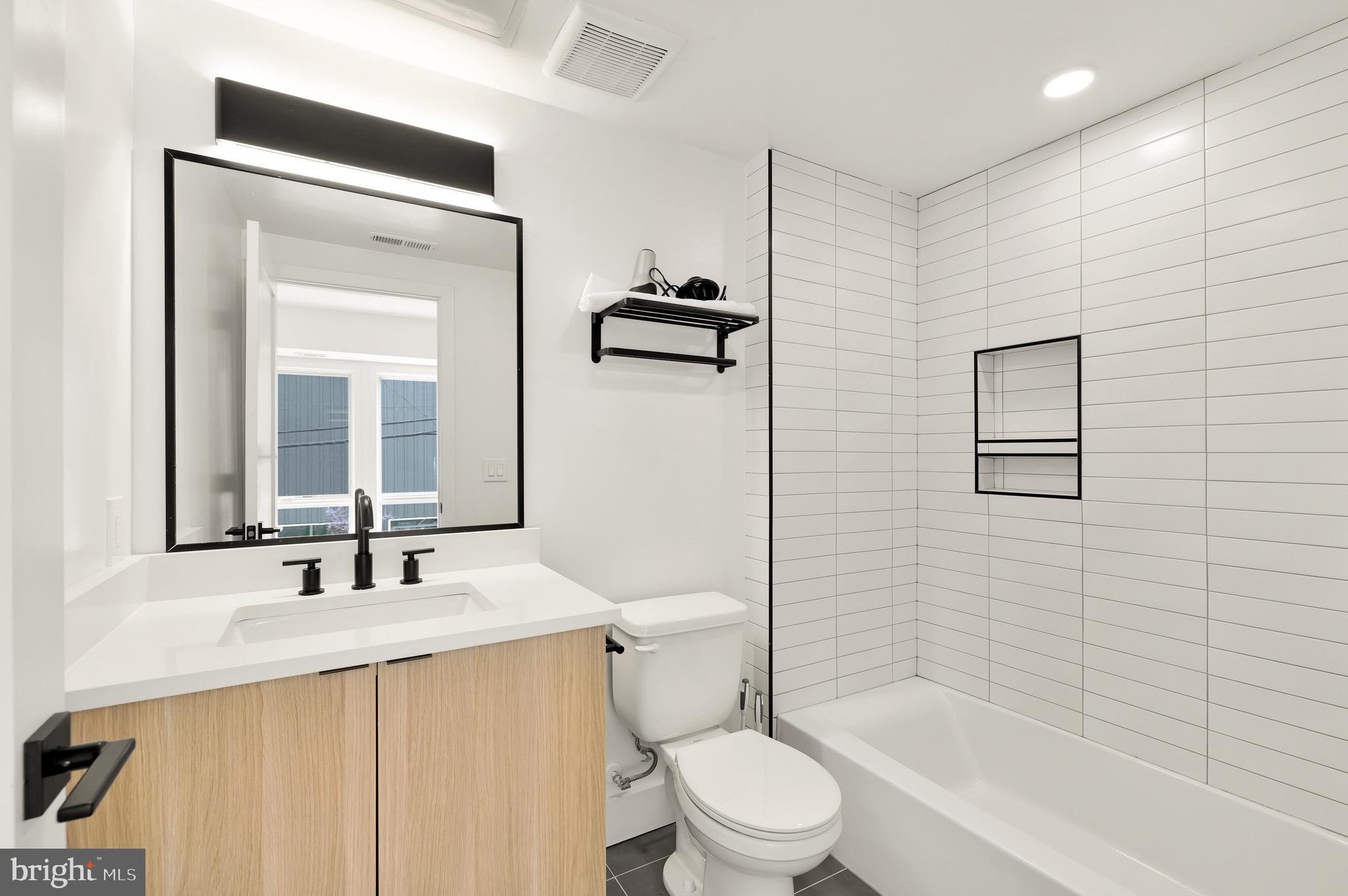14 P St NW #203